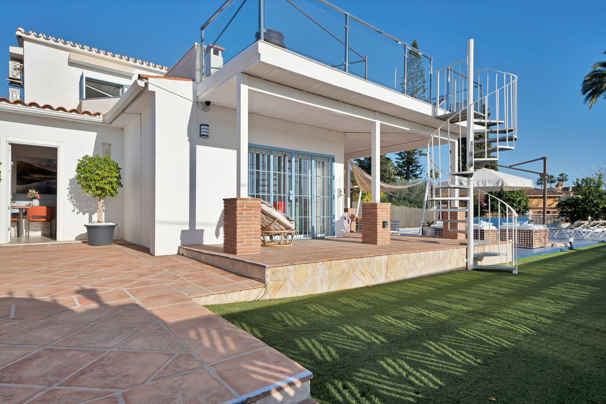 4 bedroom Villas for sale in San Pedro de Alcántara – R4942390 4 bedroom Villas for sale in San Pedro de Alcántara – R4942390
