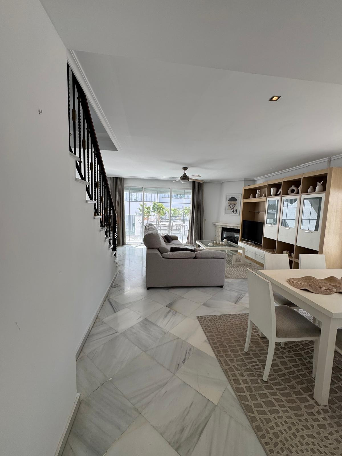 Adosados de 3 dormitorios en venta en Milla de Oro – R5470636 Adosados de 3 dormitorios en venta en Milla de Oro – R5470636