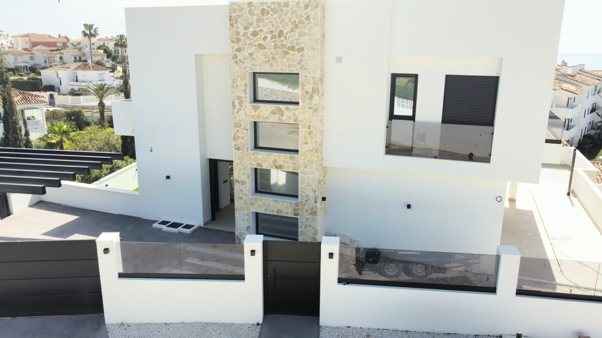 3 bedroom Villas for sale in Riviera del Sol – R5436361 3 bedroom Villas for sale in Riviera del Sol – R5436361