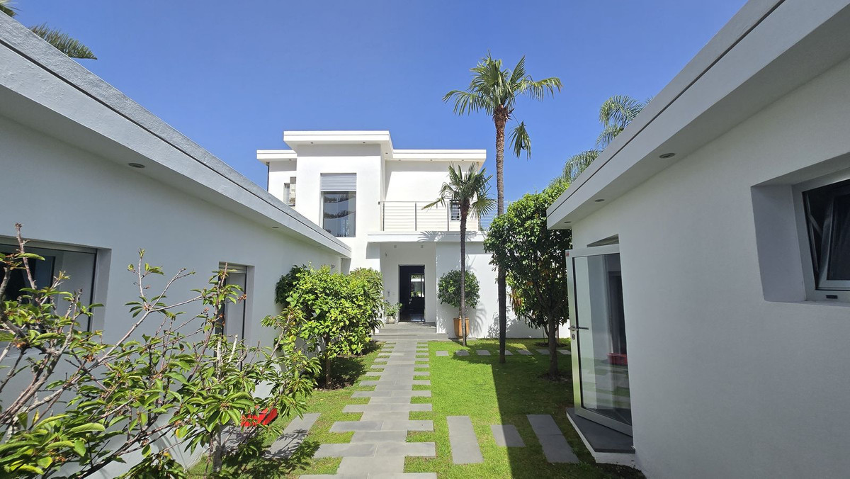 Villas de 5 dormitorios en venta en Nueva Andalucía – R5421925 Villas de 5 dormitorios en venta en Nueva Andalucía – R5421925