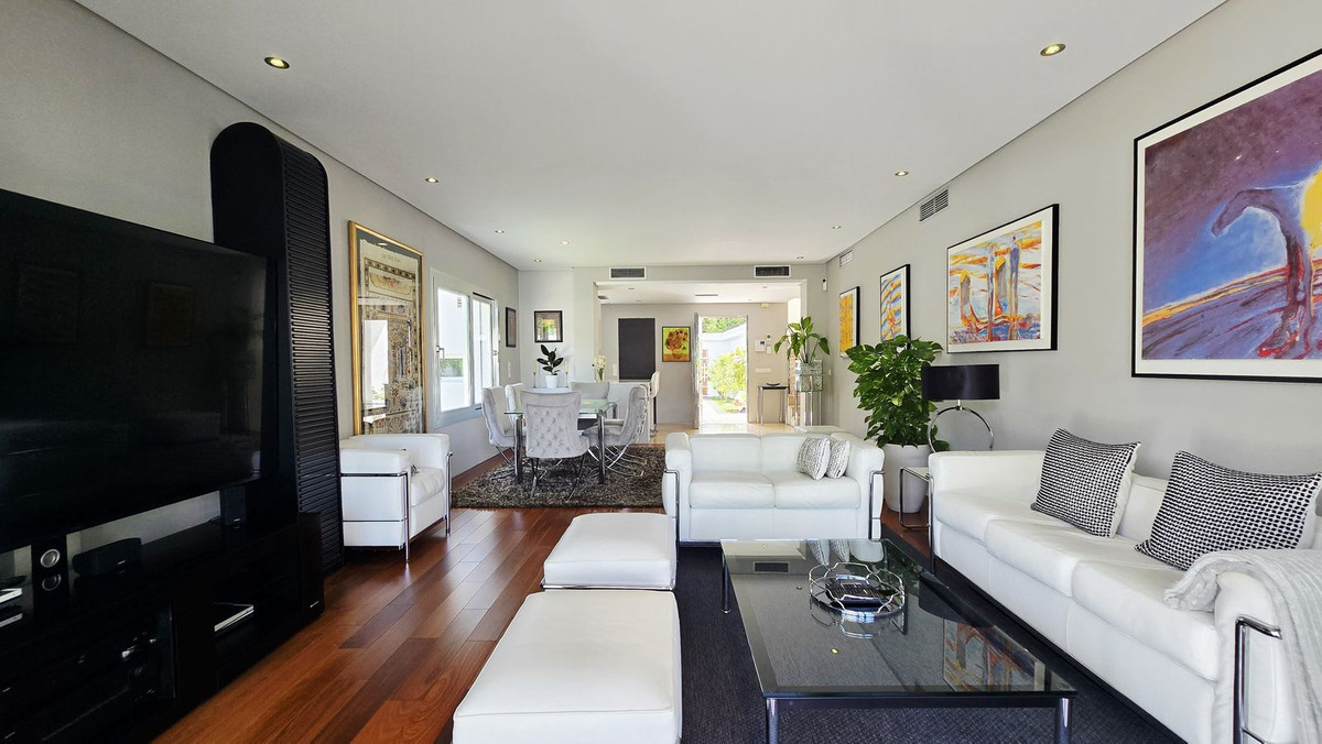 Villas de 5 dormitorios en venta en Nueva Andalucía – R5421925 Villas de 5 dormitorios en venta en Nueva Andalucía – R5421925