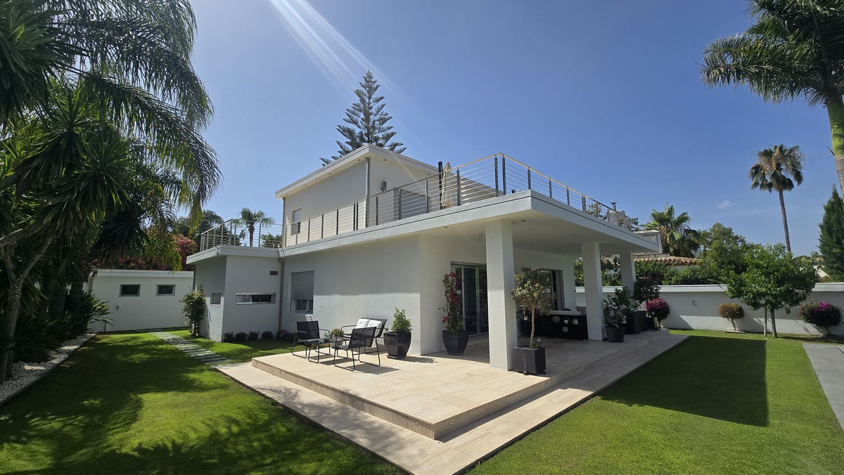 Villas de 5 dormitorios en venta en Nueva Andalucía – R5421925 Villas de 5 dormitorios en venta en Nueva Andalucía – R5421925