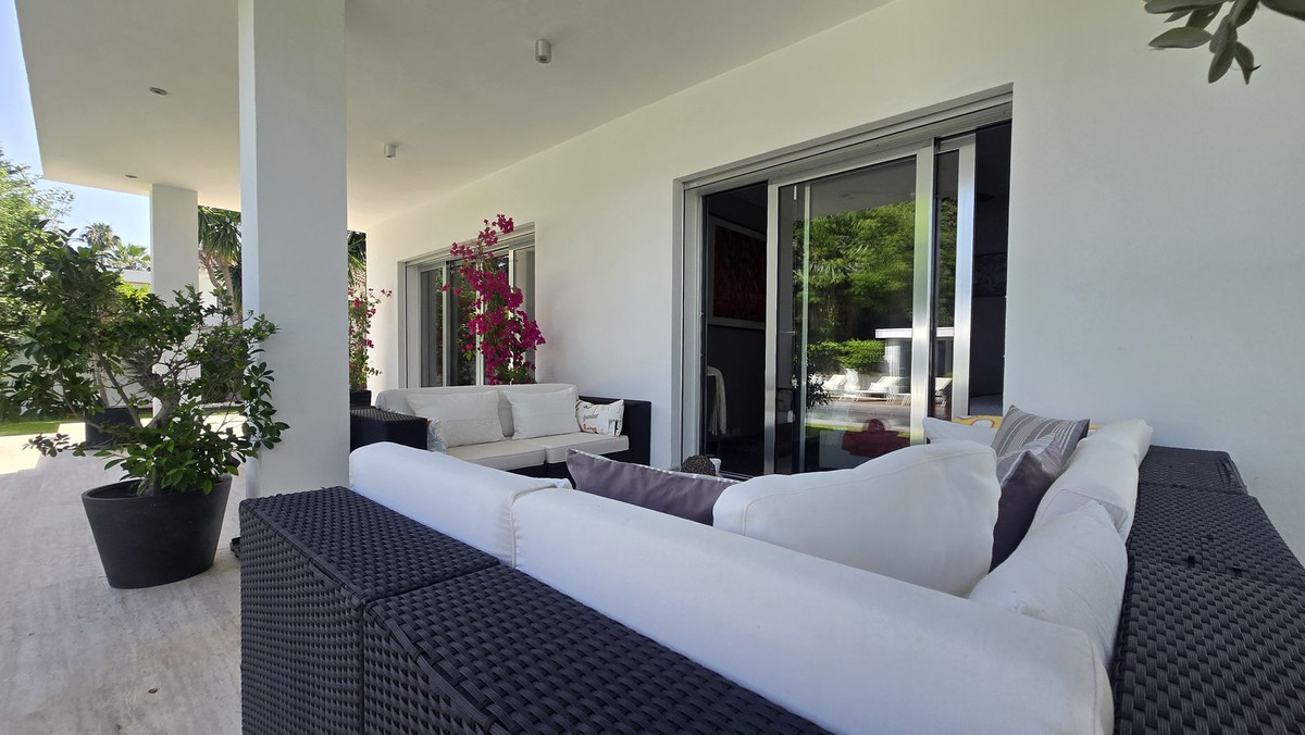 Villas de 5 dormitorios en venta en Nueva Andalucía – R5421925 Villas de 5 dormitorios en venta en Nueva Andalucía – R5421925