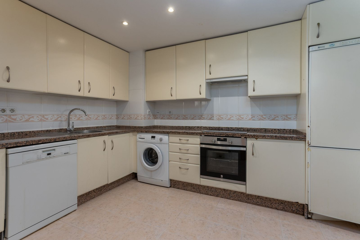 Apartamentos de 3 dormitorios en venta en Guadalmina Alta – R3765832 Apartamentos de 3 dormitorios en venta en Guadalmina Alta – R3765832