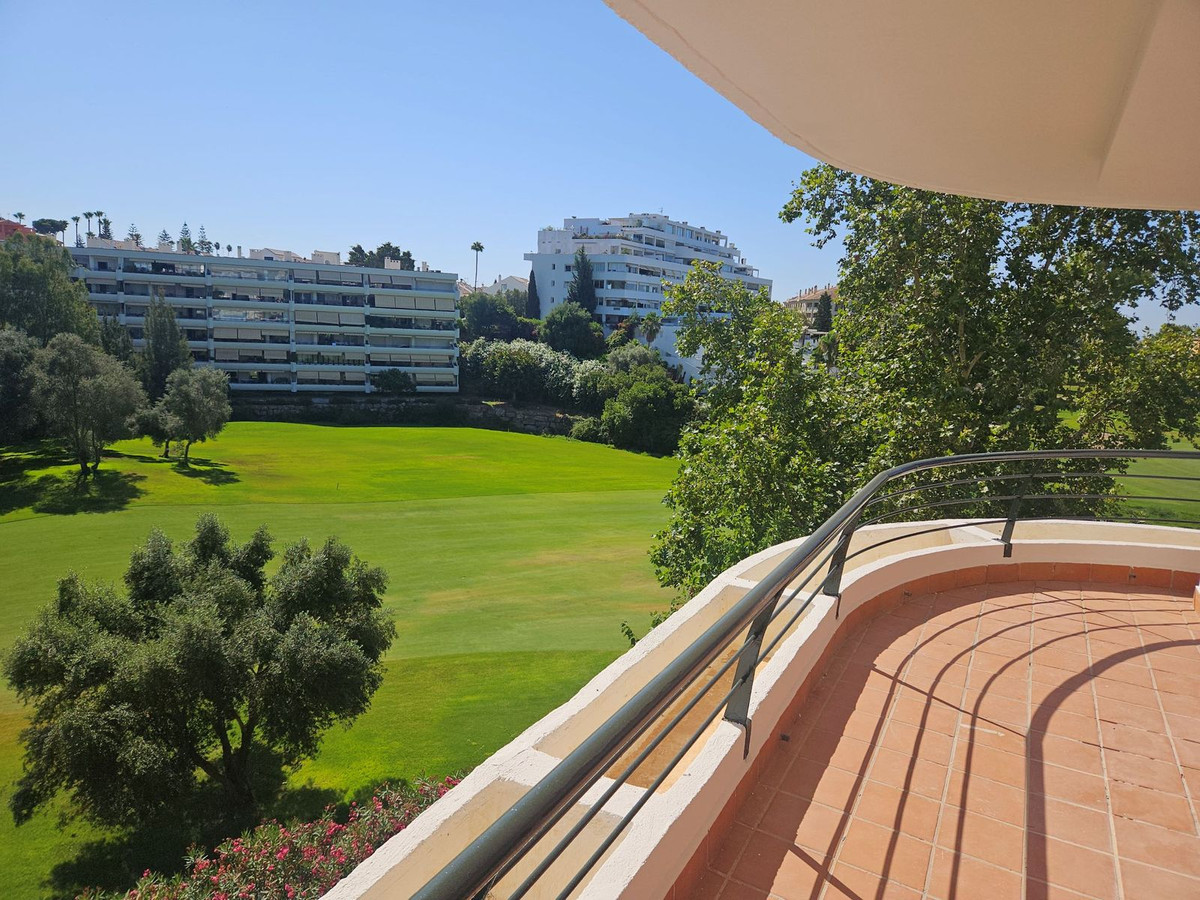 Apartamentos de 3 dormitorios en venta en Guadalmina Alta – R3765832 Apartamentos de 3 dormitorios en venta en Guadalmina Alta – R3765832