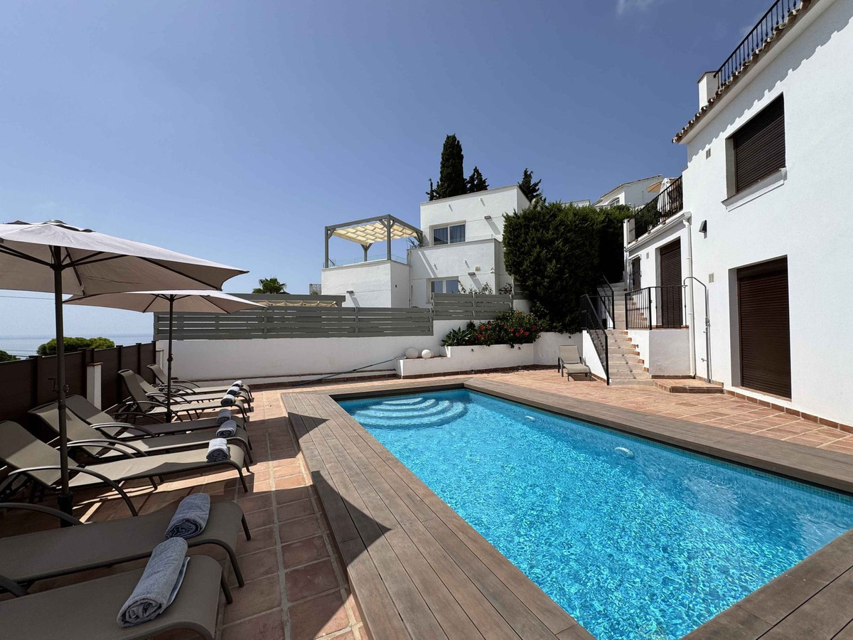 Villas de 6 dormitorios en venta en La Cala de Mijas – R5464630 Villas de 6 dormitorios en venta en La Cala de Mijas – R5464630