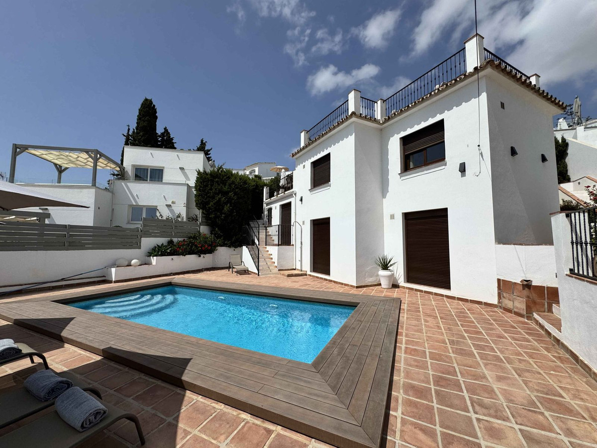 Villas de 6 dormitorios en venta en La Cala de Mijas – R5464630 Villas de 6 dormitorios en venta en La Cala de Mijas – R5464630