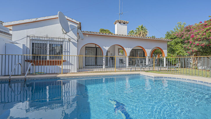 Villas de 4 dormitorios en venta en Nueva Andalucía – R5434816 Villas de 4 dormitorios en venta en Nueva Andalucía – R5434816 en