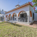 4 bedroom Villas for sale in Nueva Andalucía – R5434816
