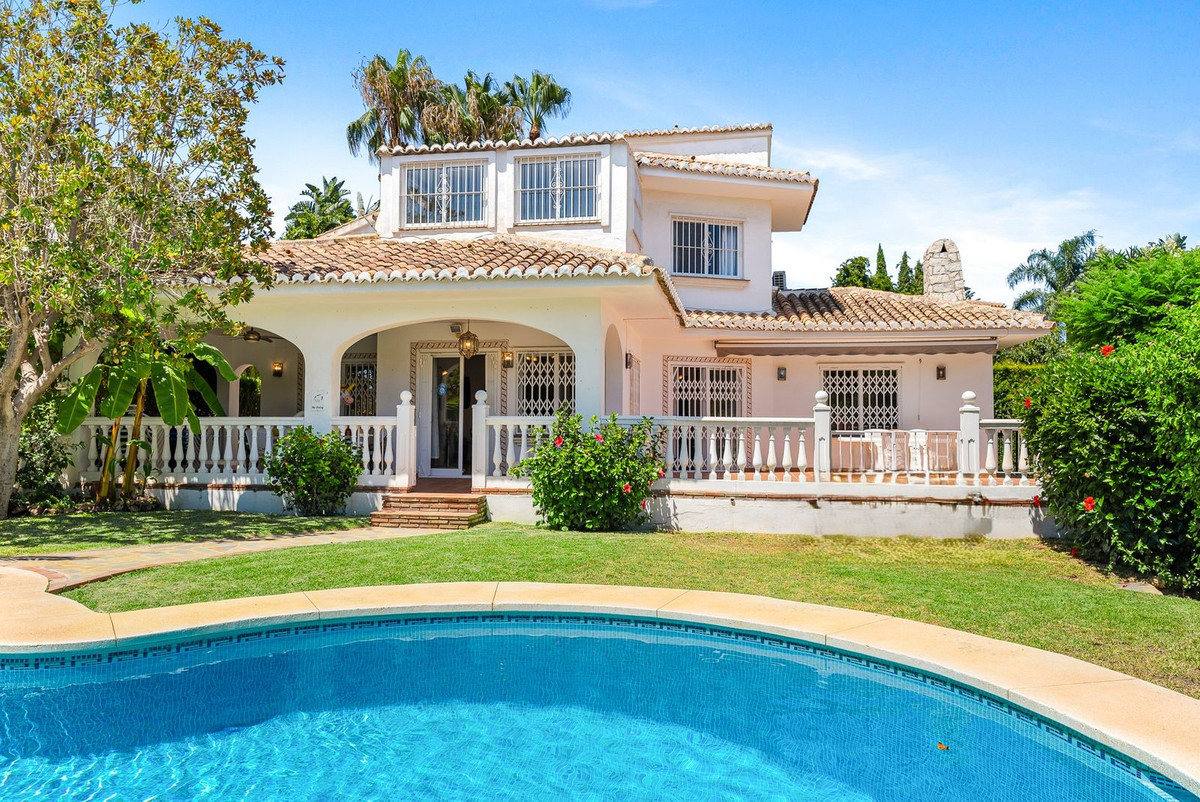 5 bedroom Villas for sale in Calahonda – R5440537 5 bedroom Villas for sale in Calahonda – R5440537