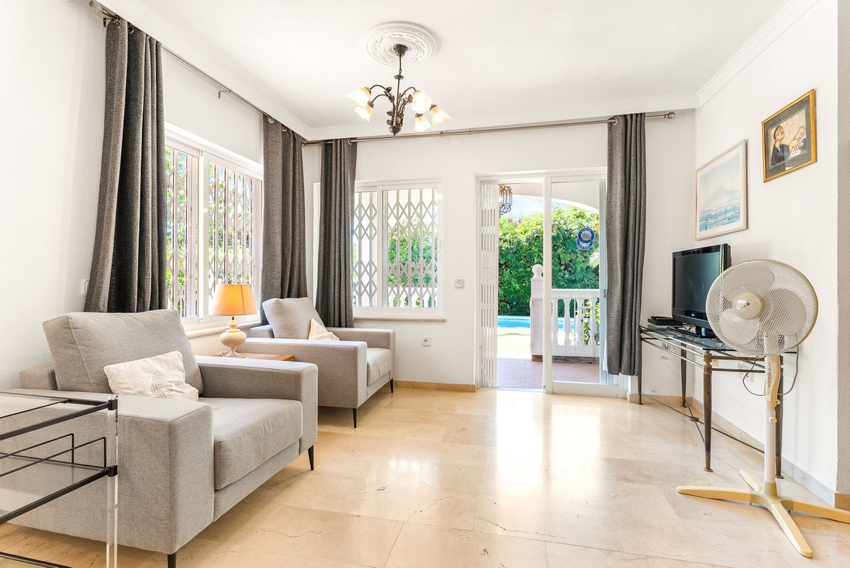 5 bedroom Villas for sale in Calahonda – R5440537 5 bedroom Villas for sale in Calahonda – R5440537