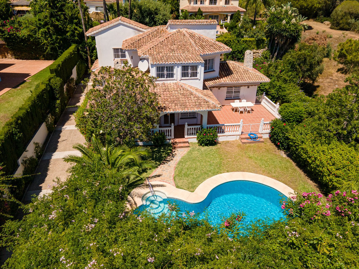 5 bedroom Villas for sale in Calahonda – R5440537 5 bedroom Villas for sale in Calahonda – R5440537