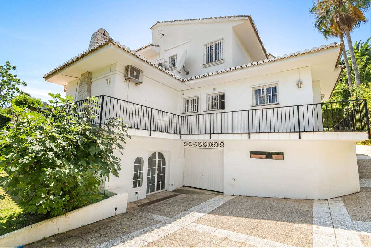 5 bedroom Villas for sale in Calahonda – R5440537 5 bedroom Villas for sale in Calahonda – R5440537