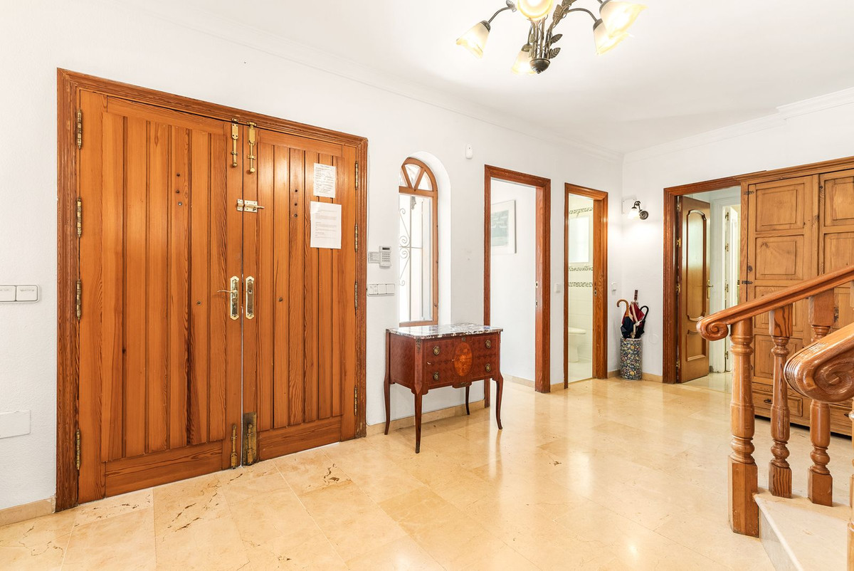 5 bedroom Villas for sale in Calahonda – R5440537 5 bedroom Villas for sale in Calahonda – R5440537