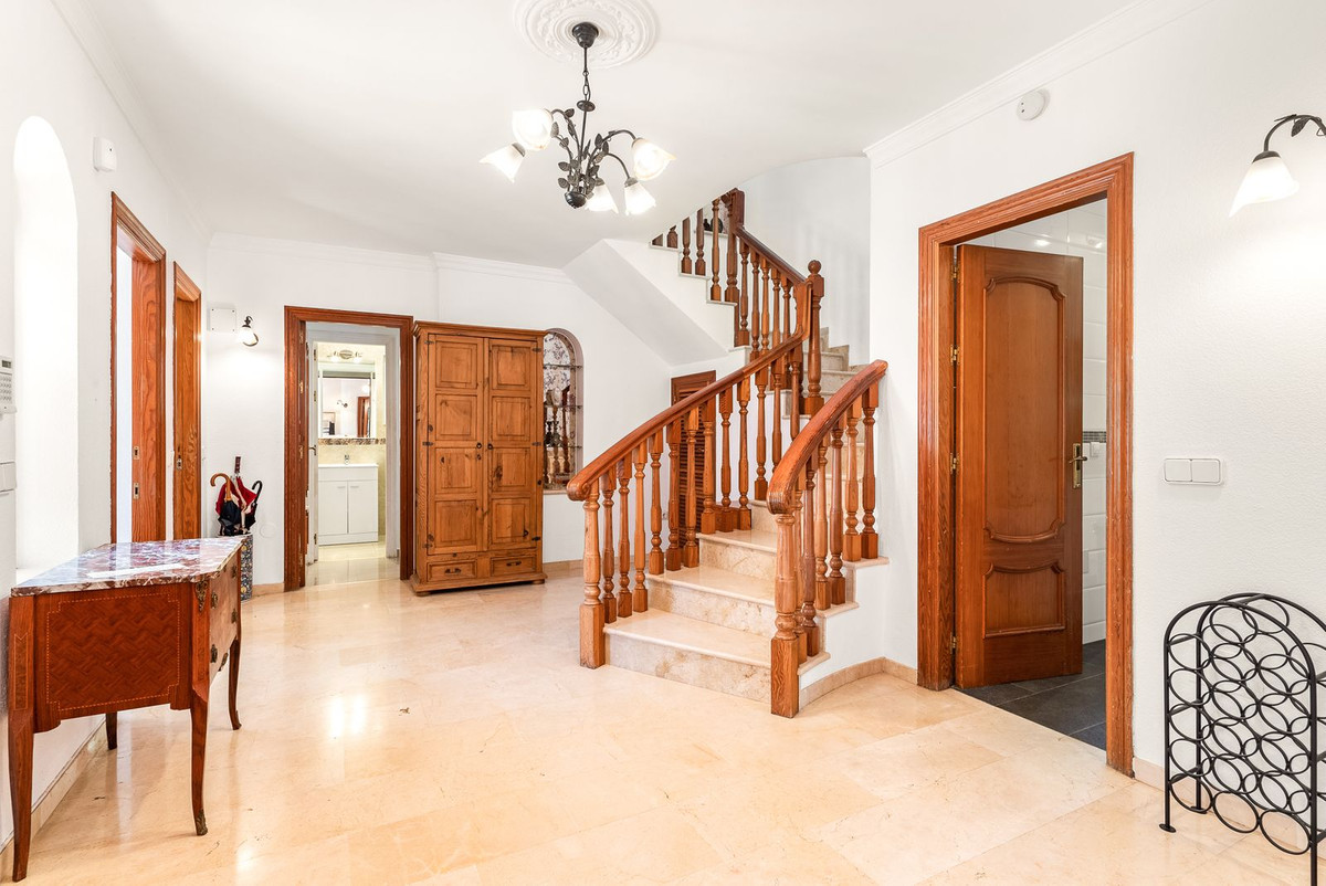 5 bedroom Villas for sale in Calahonda – R5440537 5 bedroom Villas for sale in Calahonda – R5440537
