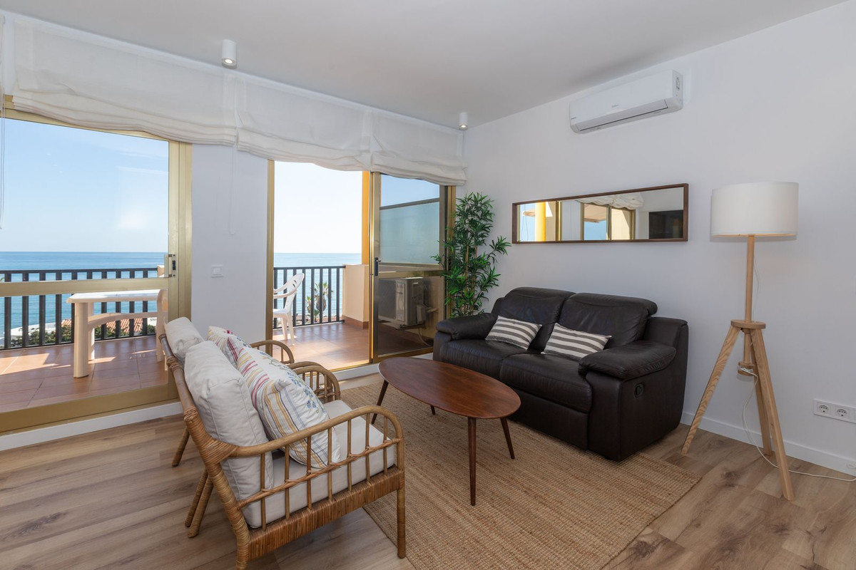 2 bedroom Penthouses for sale in Elviria – R5050621 2 bedroom Penthouses for sale in Elviria – R5050621