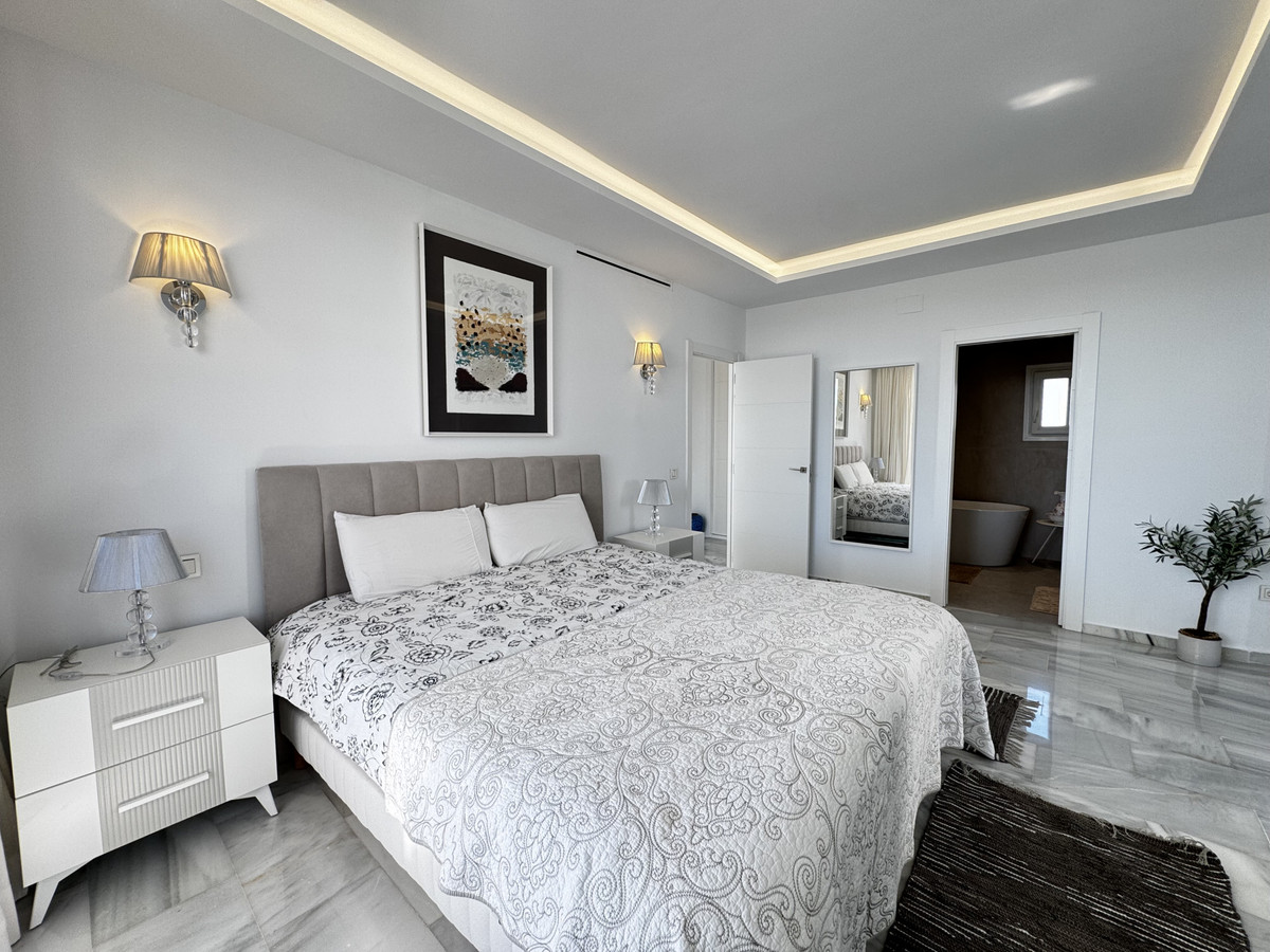 4 bedroom Apartments for sale in Puerto Banús – R5432302 4 bedroom Apartments for sale in Puerto Banús – R5432302