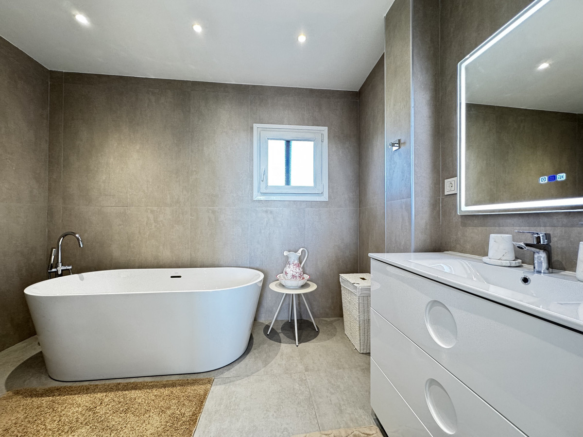 4 bedroom Apartments for sale in Puerto Banús – R5432302 4 bedroom Apartments for sale in Puerto Banús – R5432302