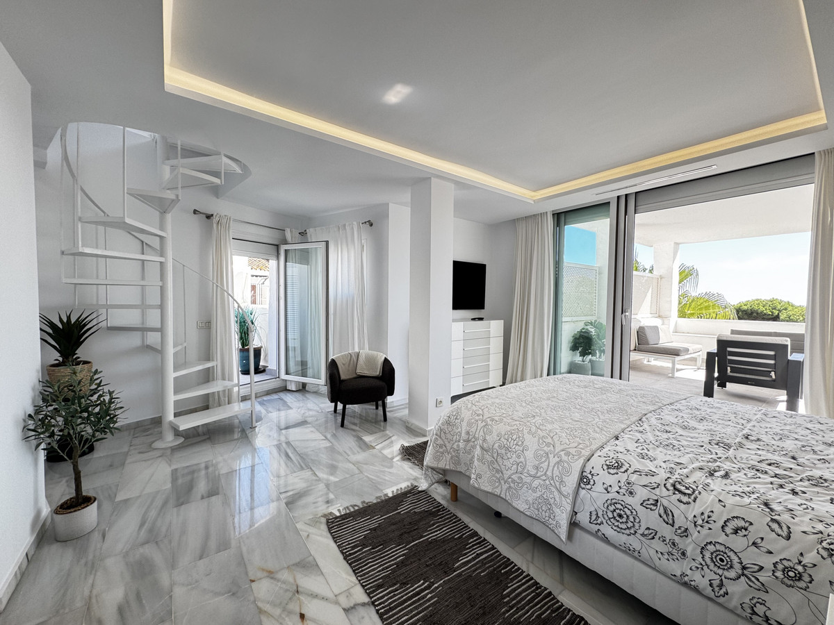 4 bedroom Apartments for sale in Puerto Banús – R5432302 4 bedroom Apartments for sale in Puerto Banús – R5432302