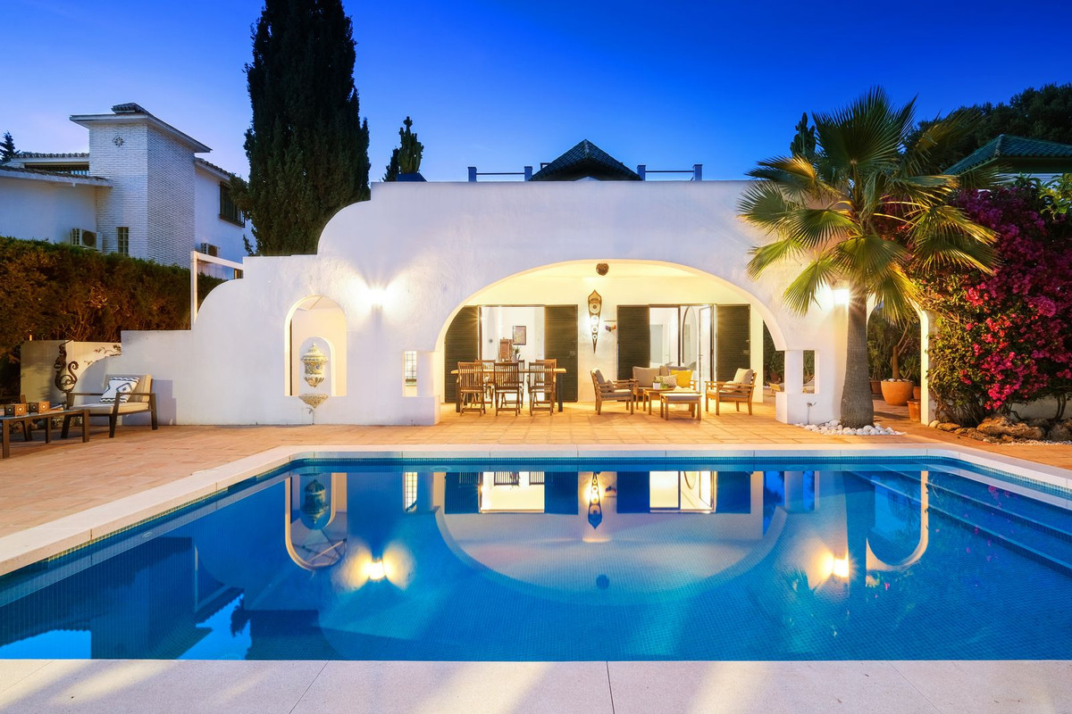 4 bedroom Villas for sale in Marbella – R5421241 4 bedroom Villas for sale in Marbella – R5421241