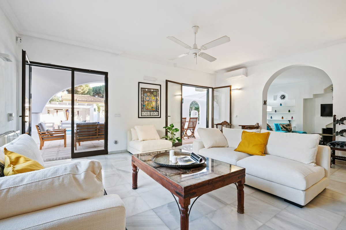 4 bedroom Villas for sale in Marbella – R5421241 4 bedroom Villas for sale in Marbella – R5421241