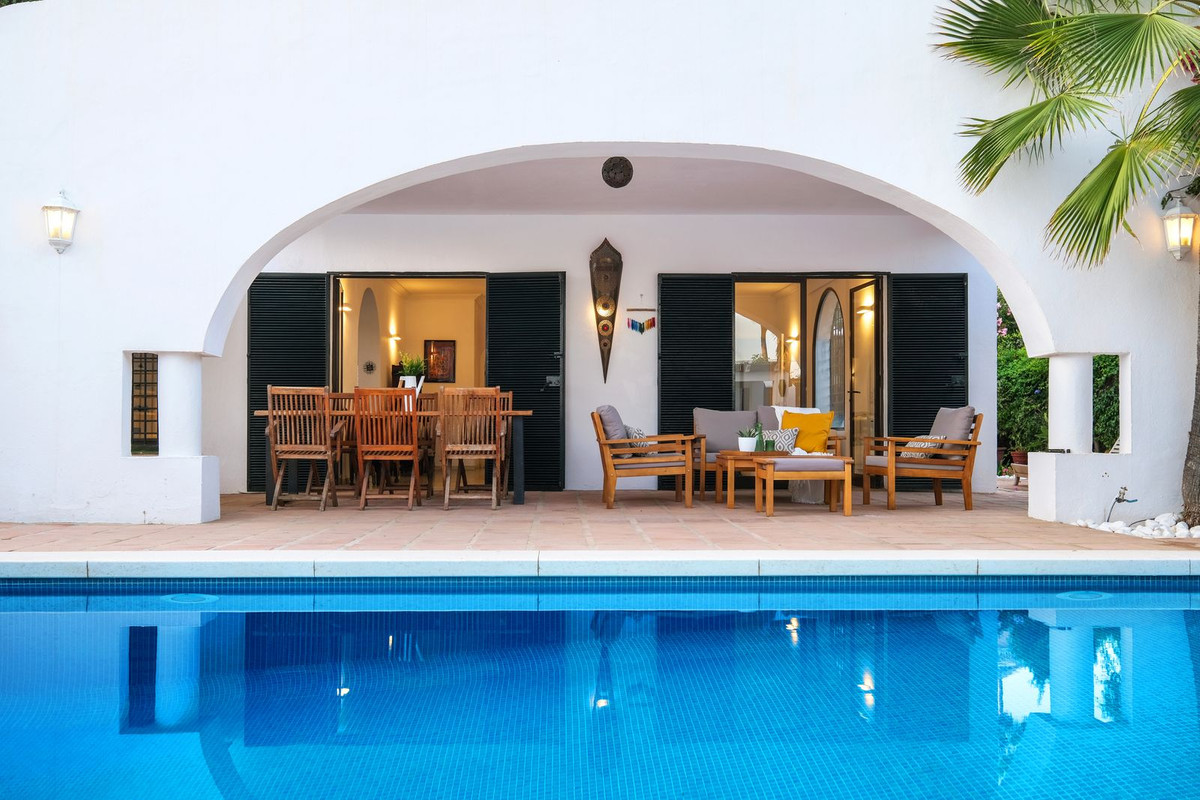 4 bedroom Villas for sale in Marbella – R5421241 4 bedroom Villas for sale in Marbella – R5421241