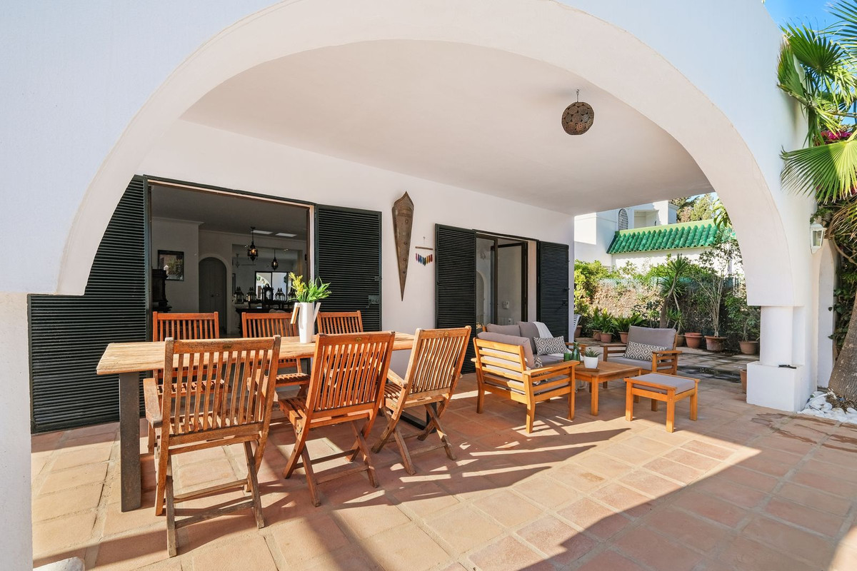 4 bedroom Villas for sale in Marbella – R5421241 4 bedroom Villas for sale in Marbella – R5421241