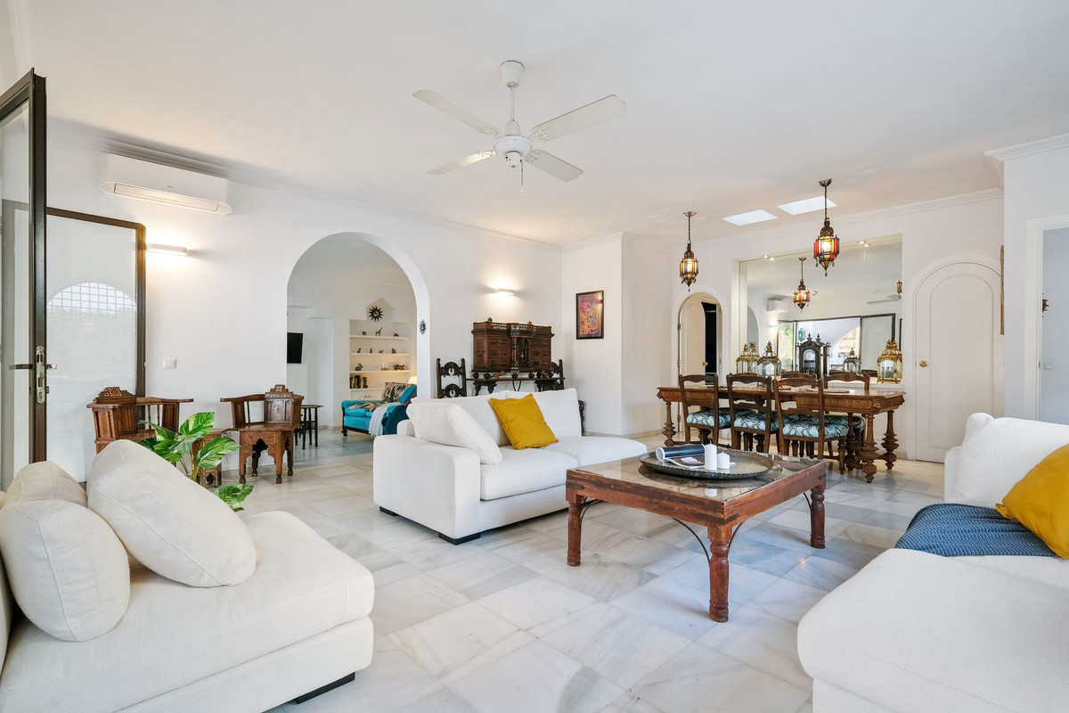 4 bedroom Villas for sale in Marbella – R5421241 4 bedroom Villas for sale in Marbella – R5421241
