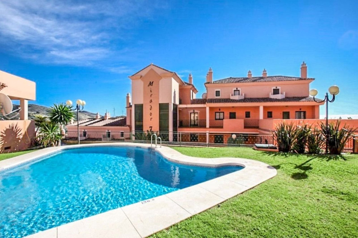 3 bedroom Apartments for sale in Elviria – R5454796 3 bedroom Apartments for sale in Elviria – R5454796