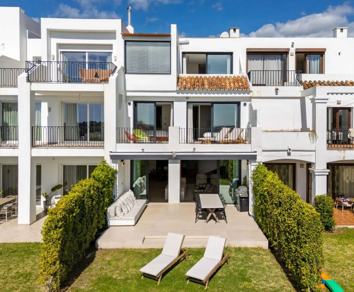 Adosados de 4 dormitorios en venta en La Quinta – R5296741 Adosados de 4 dormitorios en venta en La Quinta – R5296741