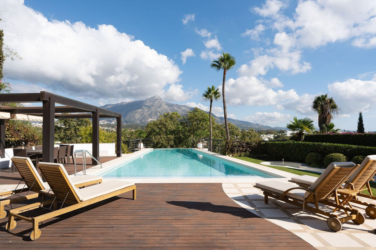 4 bedroom Villas for sale in Nueva Andalucía – R5026135 4 bedroom Villas for sale in Nueva Andalucía – R5026135