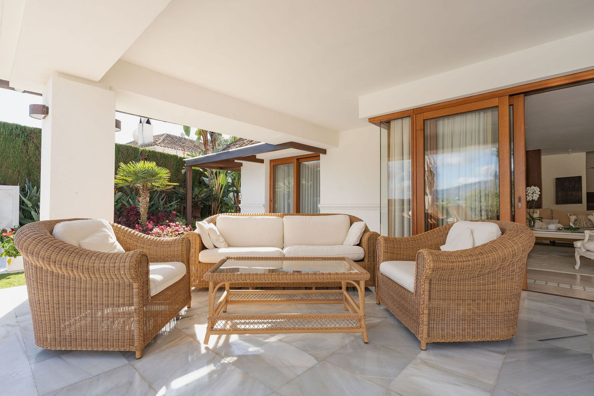 4 bedroom Villas for sale in Nueva Andalucía – R5026135 4 bedroom Villas for sale in Nueva Andalucía – R5026135