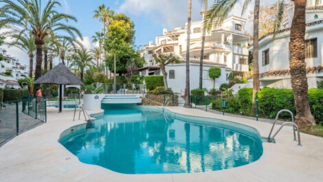 2 bedroom Penthouses for sale in Elviria – R5342119
