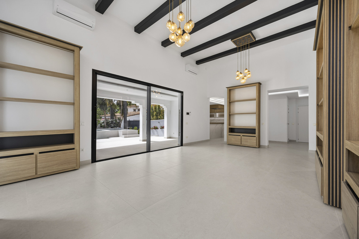4 bedroom Villas for sale in Guadalmina Alta – R5448472 4 bedroom Villas for sale in Guadalmina Alta – R5448472