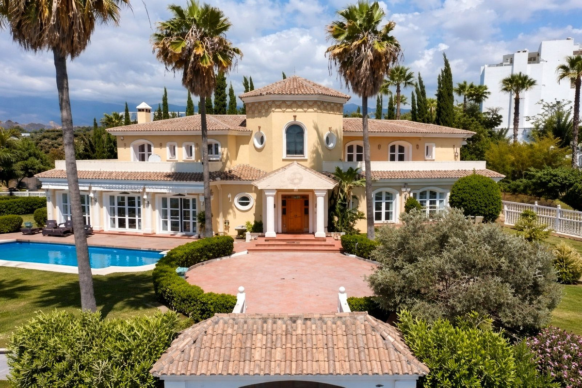 5 bedroom Villas for sale in Selwo – R5104306 5 bedroom Villas for sale in Selwo – R5104306