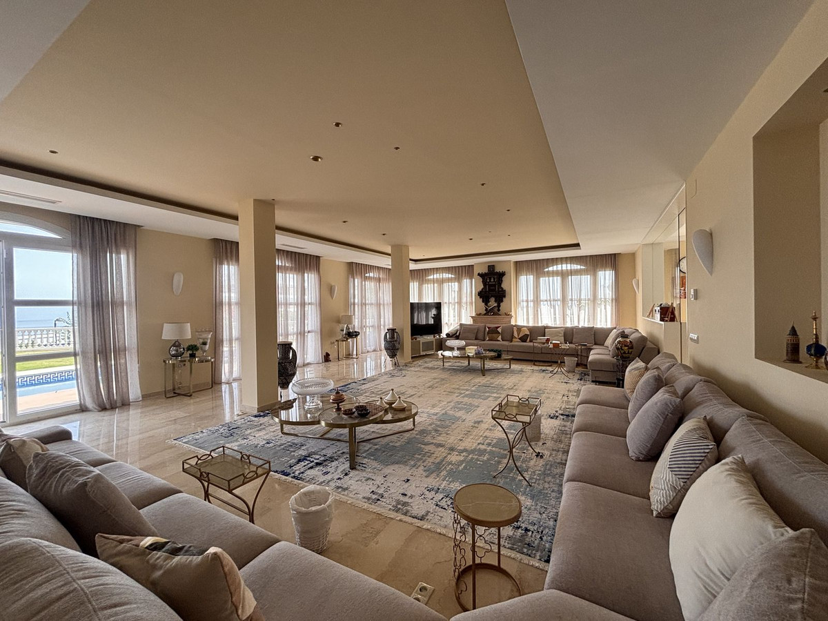 5 bedroom Villas for sale in Selwo – R5104306 5 bedroom Villas for sale in Selwo – R5104306
