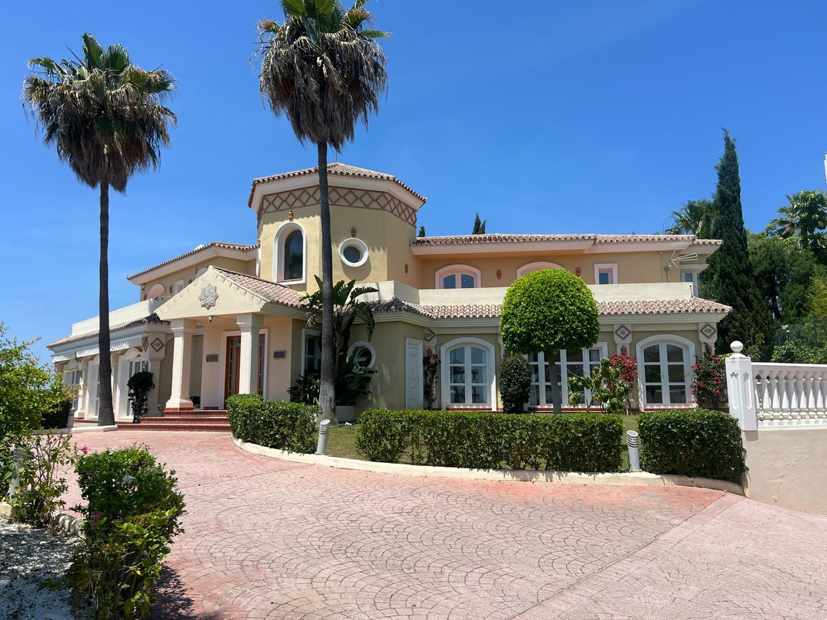 5 bedroom Villas for sale in Selwo – R5104306 5 bedroom Villas for sale in Selwo – R5104306