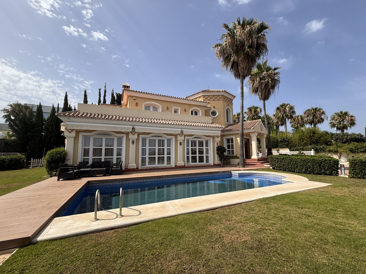 5 bedroom Villas for sale in Selwo – R5104306 5 bedroom Villas for sale in Selwo – R5104306