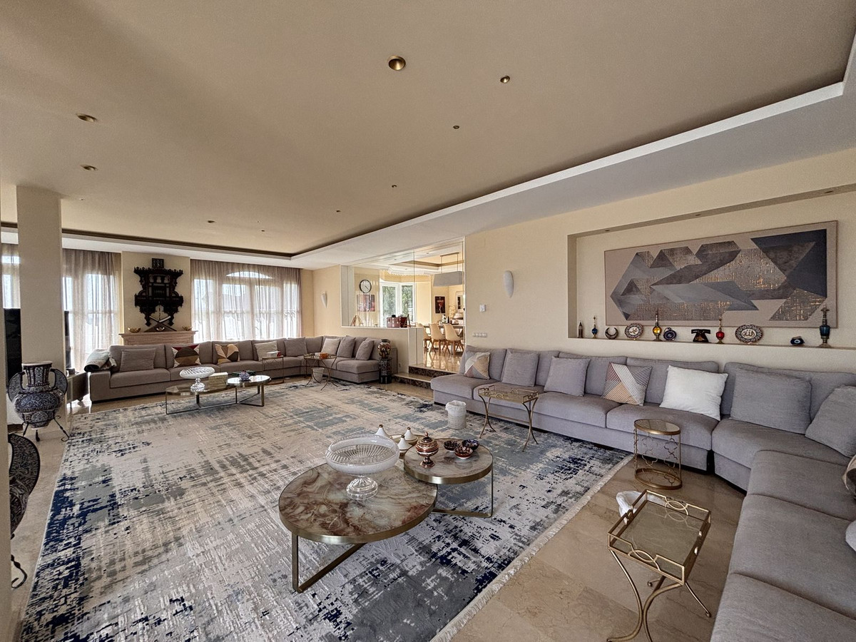 5 bedroom Villas for sale in Selwo – R5104306 5 bedroom Villas for sale in Selwo – R5104306