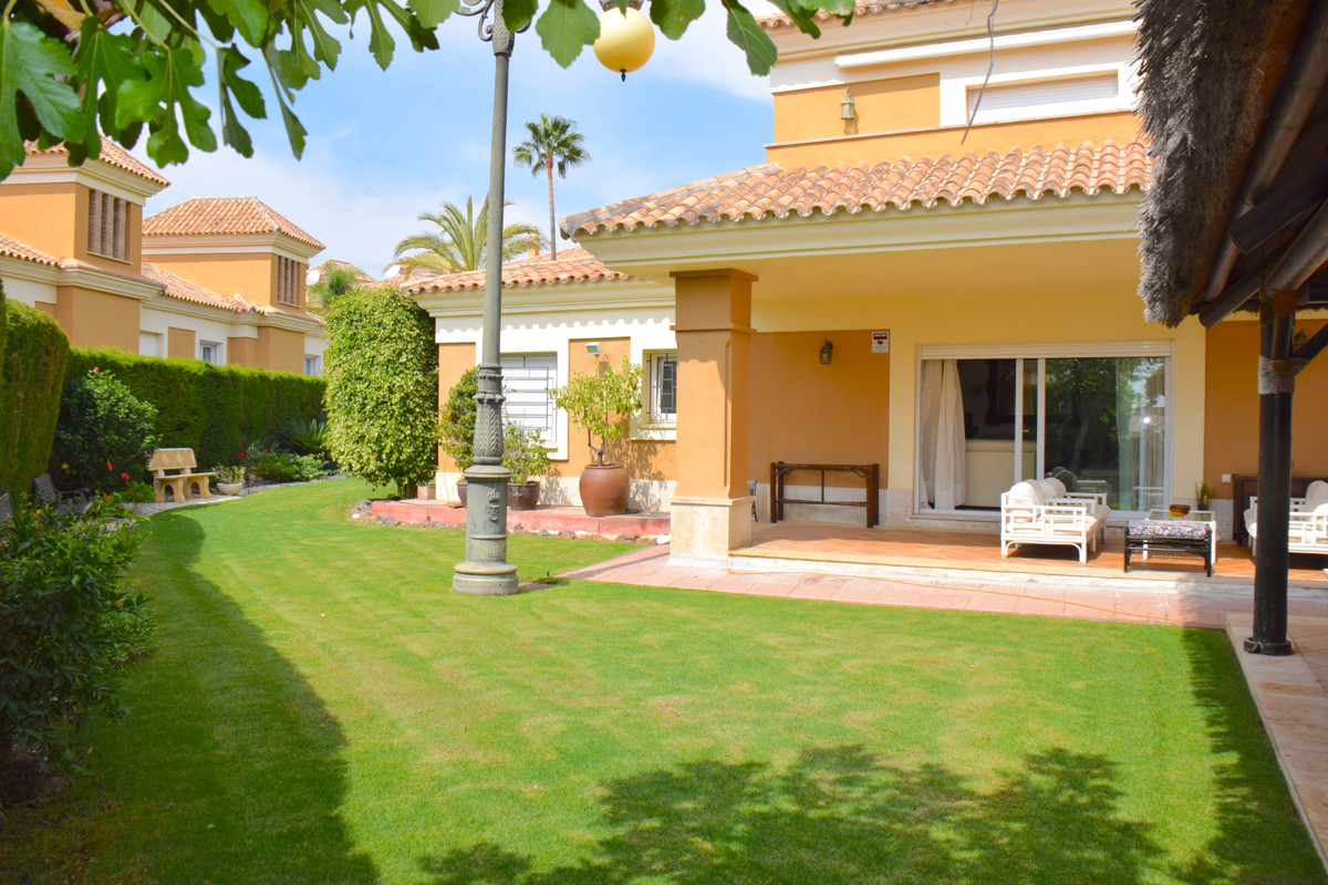 5 bedroom Semi-detached for sale in Santa Clara – R4934398 5 bedroom Semi-detached for sale in Santa Clara – R4934398
