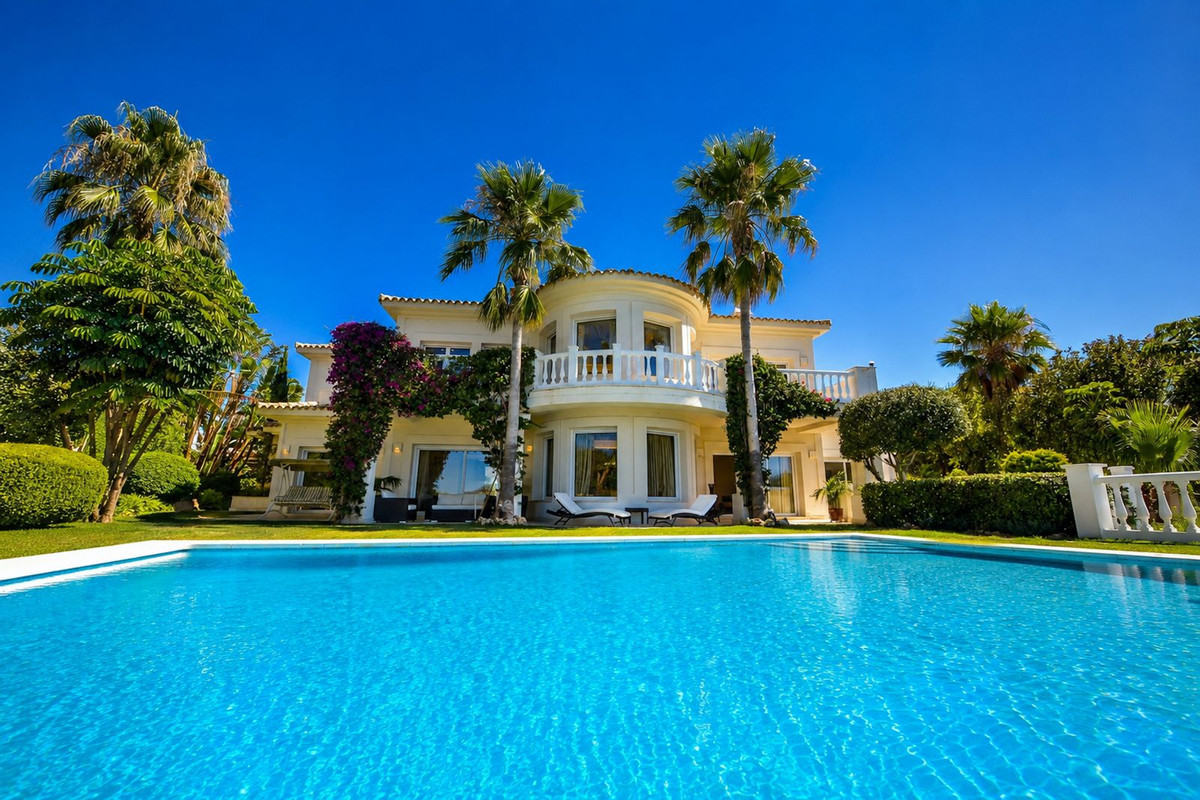 5 bedroom Villas for sale in Altos de los Monteros – R3128869 5 bedroom Villas for sale in Altos de los Monteros – R3128869