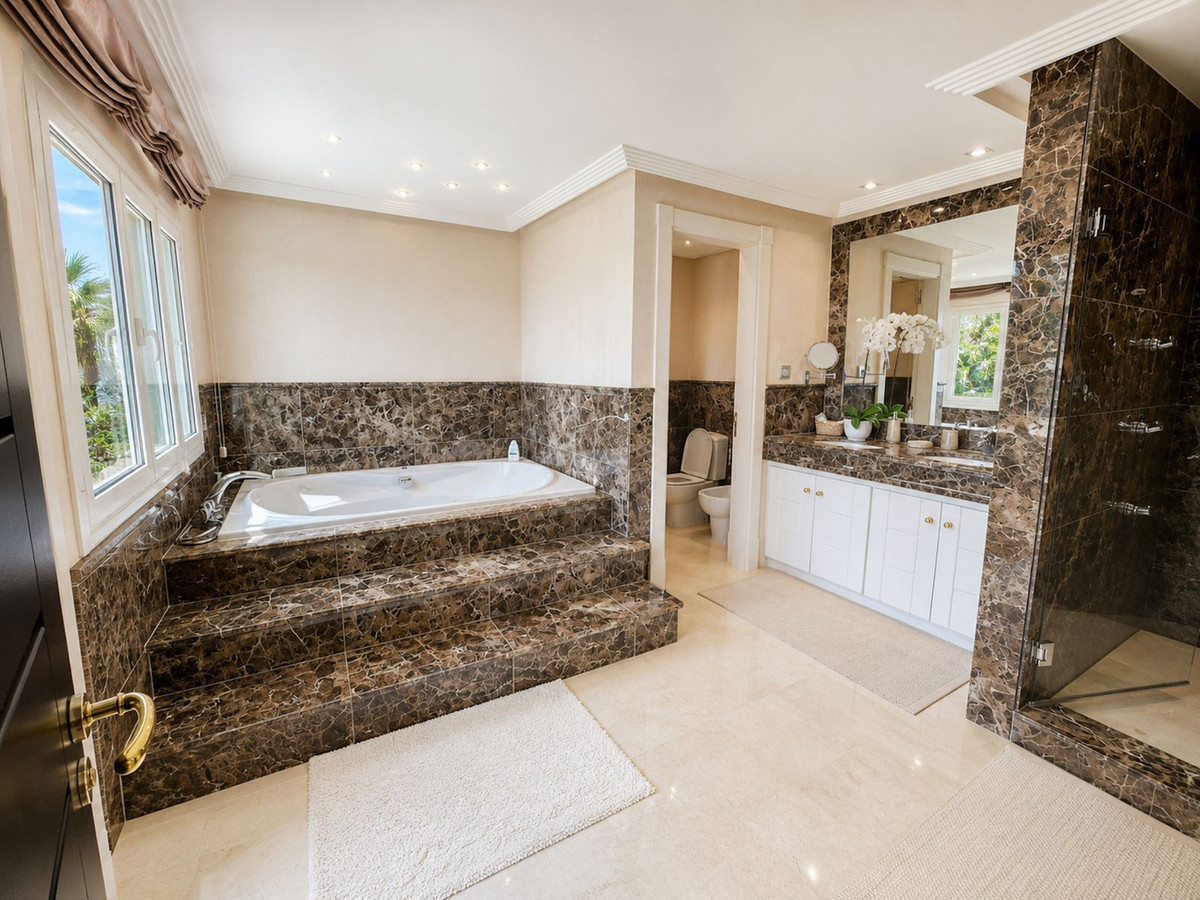 5 bedroom Villas for sale in Altos de los Monteros – R3128869 5 bedroom Villas for sale in Altos de los Monteros – R3128869