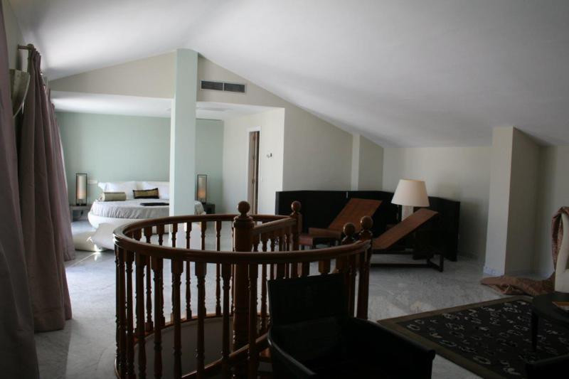 Aticos de 3 dormitorios en venta en Puerto Banús – R2487497 Aticos de 3 dormitorios en venta en Puerto Banús – R2487497