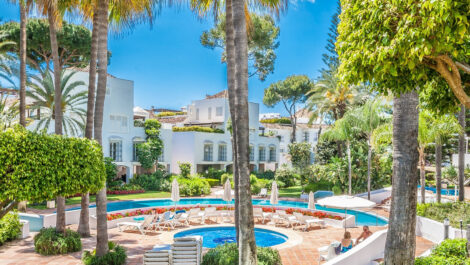 Apartamentos de 3 dormitorios en venta en Elviria – R5469511