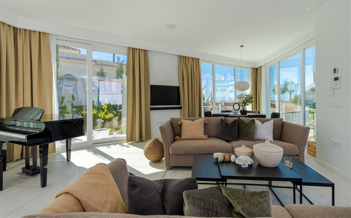 9 bedroom Villas for sale in Riviera del Sol – R4606627 9 bedroom Villas for sale in Riviera del Sol – R4606627