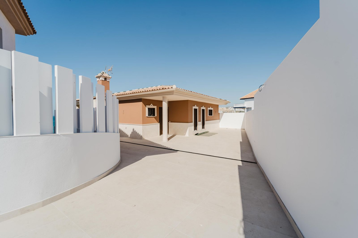 4 bedroom Villas for sale in La Cala de Mijas – R5408257 4 bedroom Villas for sale in La Cala de Mijas – R5408257