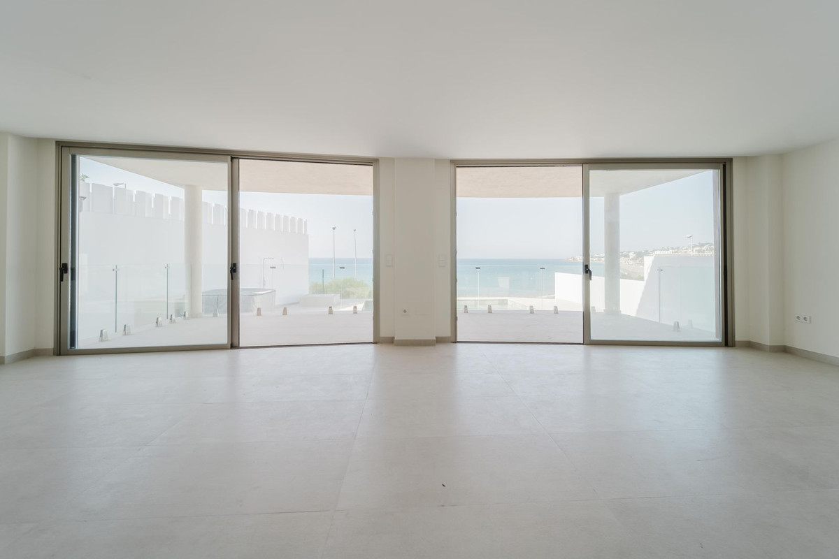 4 bedroom Villas for sale in La Cala de Mijas – R5408257 4 bedroom Villas for sale in La Cala de Mijas – R5408257