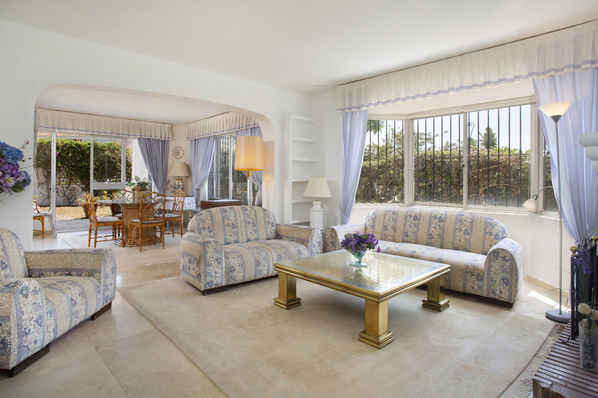 4 bedroom Villas for sale in Guadalmina Baja – R5427415 4 bedroom Villas for sale in Guadalmina Baja – R5427415