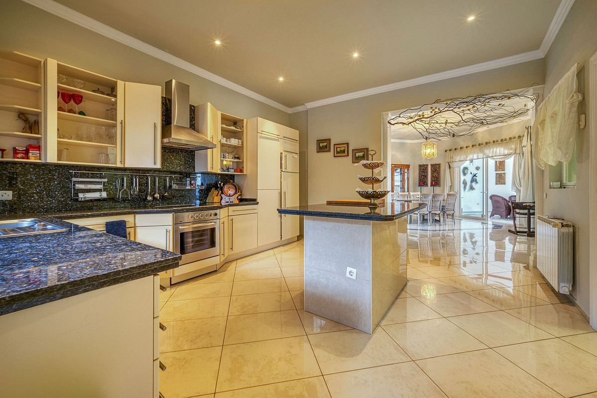 6 bedroom Villas for sale in Hacienda Las Chapas – R5226580 6 bedroom Villas for sale in Hacienda Las Chapas – R5226580