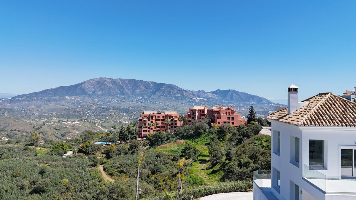 4 bedroom Villas for sale in La Mairena – R5473495 4 bedroom Villas for sale in La Mairena – R5473495